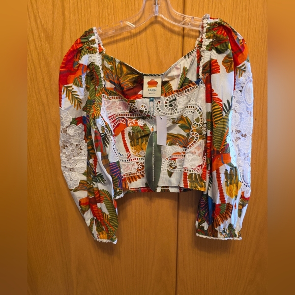 FARM Rio Tops - Farm Rio Women's Multicolor Floral Top Sz M NWT.  Macaw Floral Artsy Boho Beachy